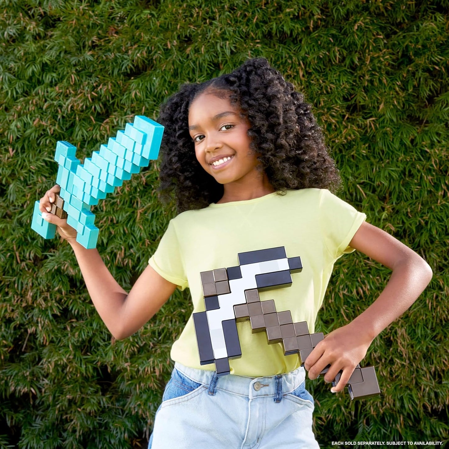 Mattel Minecraft Diamond Sword Battle Toy, Kid-Sized Accessory for Role-Play & Costumes, Inspired by The Video Game