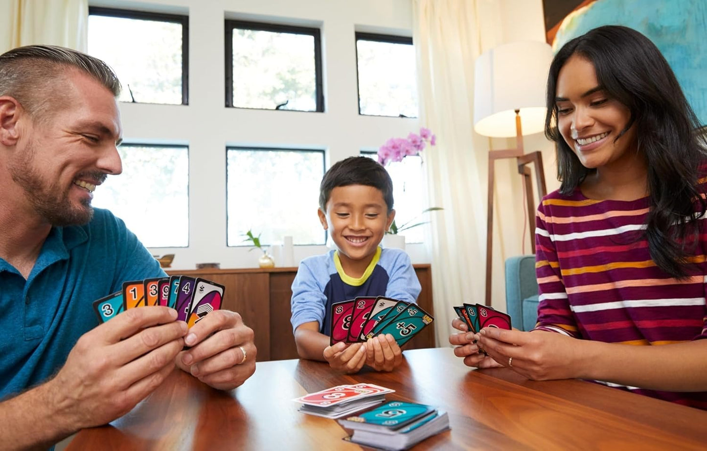 Mattel Games UNO FLIP! Card Game with Color Blind Accessible Deck for Kids, Adults & Family Night, 2 to 10 Players
