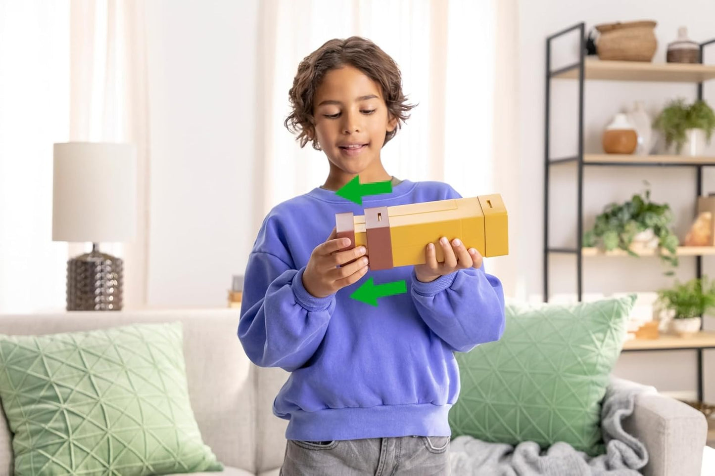 Mattel Minecraft Pixel Spyglass Toy with Pixelating Viewing Lens, Kid-Sized Accessory for Role-Play & Costumes