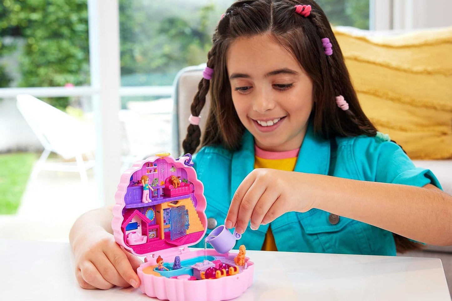 Polly Pocket Groom & Glam Poodle Compact Playset with 2 Micro Dolls & 12 Accessories, Including 2 with Color Change