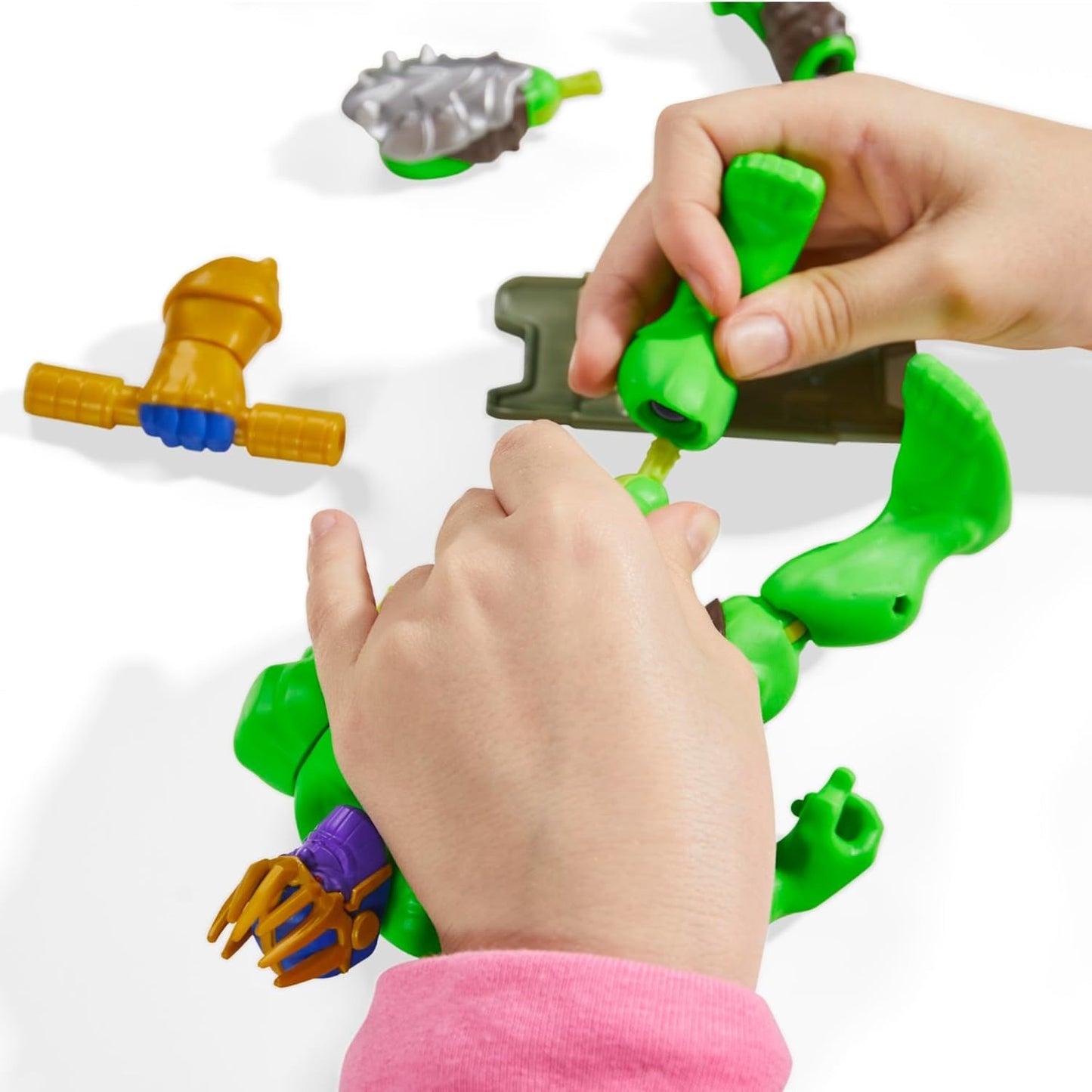 Marvel MixMashers Hulk Custom Avengers Deluxe Mix-and-Match Action Figure & Accessories, 5-Inch-Scale Super Hero Toys for Kids Ages 4+