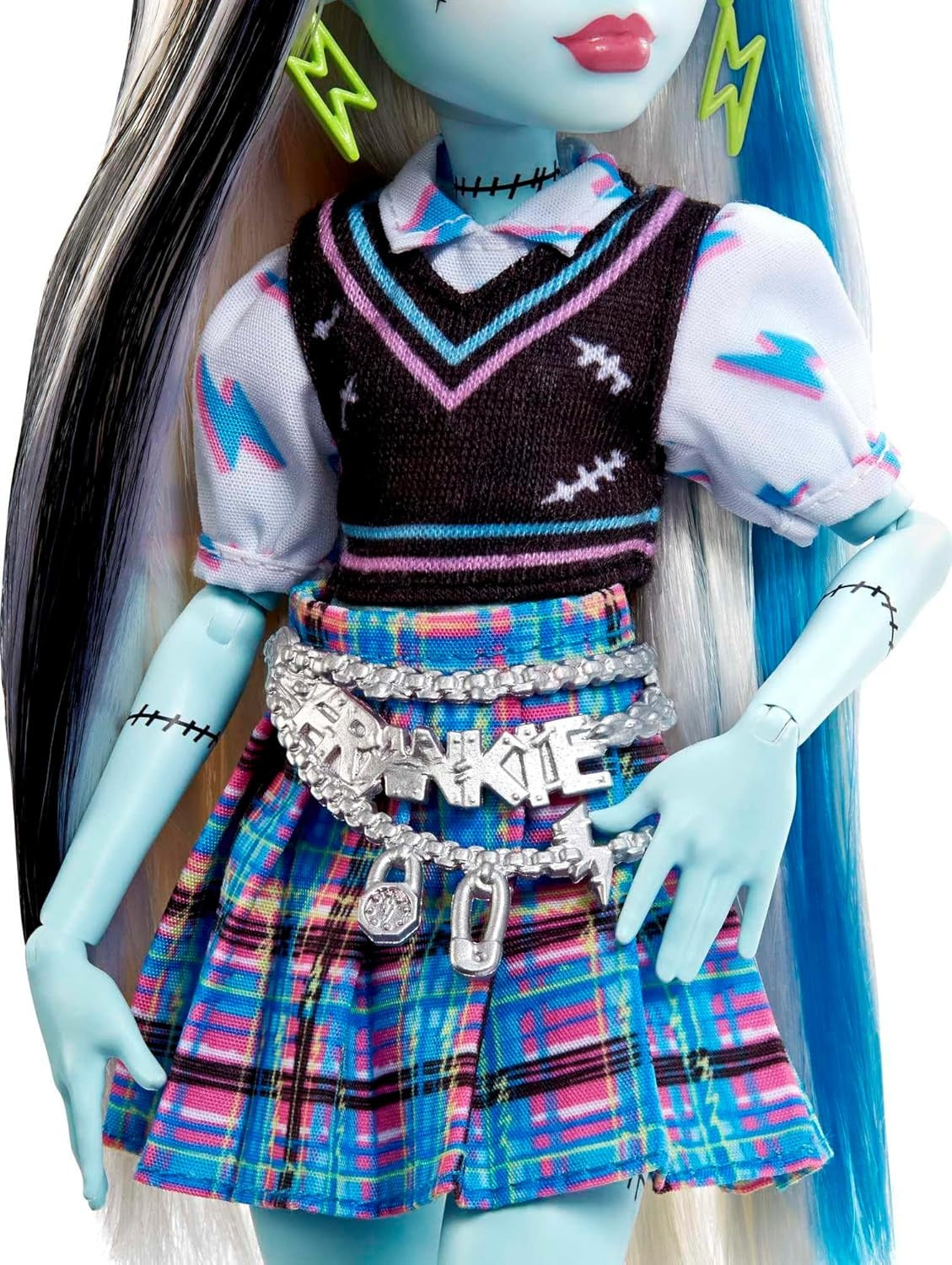 Monster High Doll, Frankie Stein with Blue & Black Streaked Hair in Signature Look with Fashion Accessories & Pet Dog Watzie