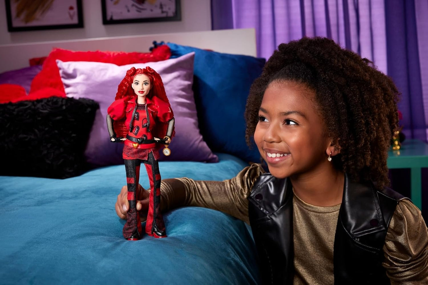 Mattel Disney Descendants: The Rise of Red Fashion Doll & Accessory – Red, Daughter of Queen of Hearts with Movie-Inspired Clothes & Pocket Watch