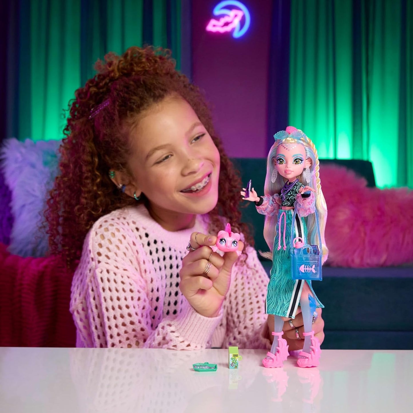 Monster High Doll, Lagoona Blue in Crop Top and Sporty Maxi Skirt with Pet Fish Neptuna and 7 Accessories Like Shell Sunglasses, Snack and Purse
