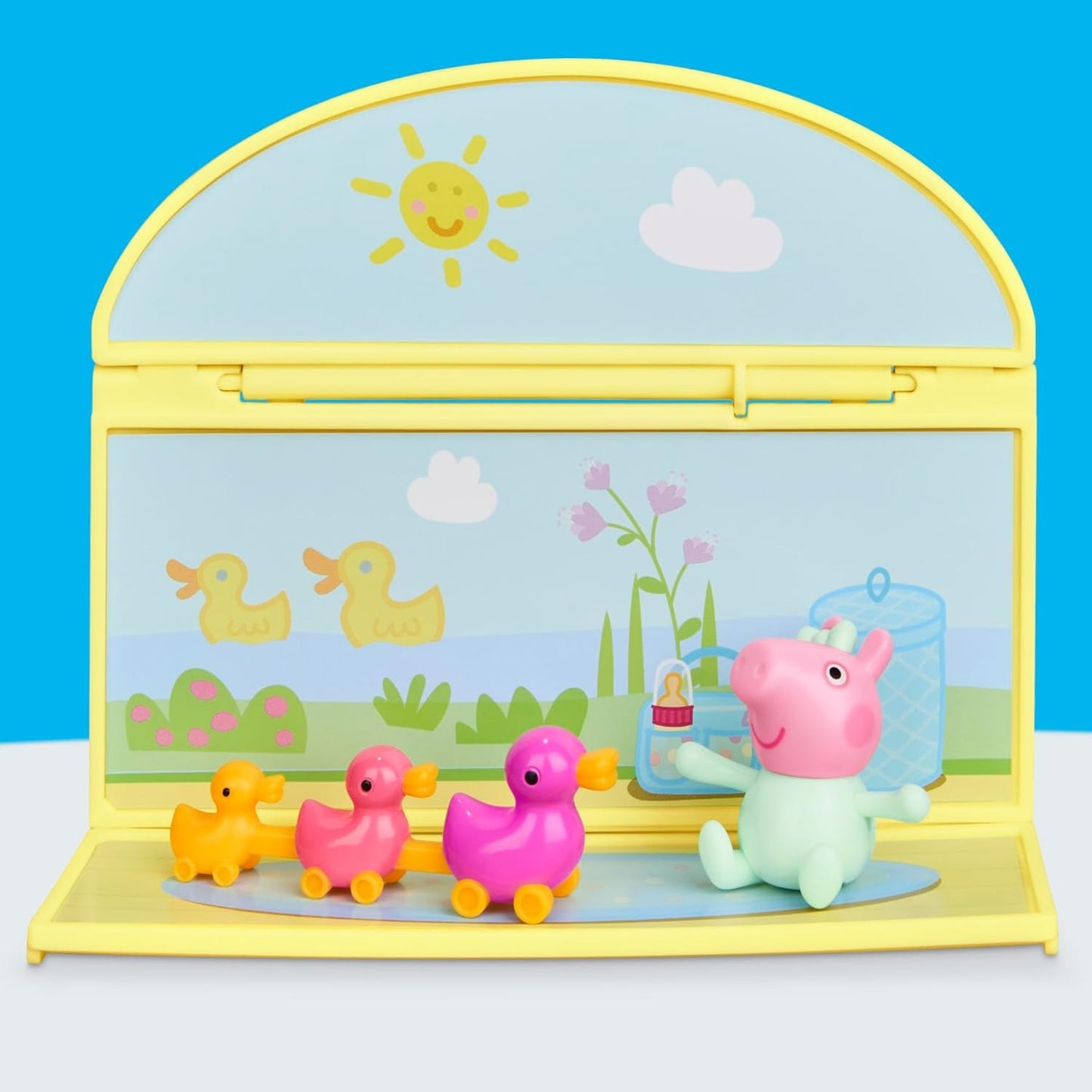 Peppa Pig Evie's Nursery Set with 1 Figure and 7 Accessories, Works with Peppa's Big Family House Playset, Preschool Toys for Girls and Boys 3+